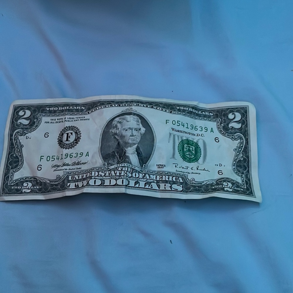 $2 BILL 1995 (NOT MADE ANYMORE!) - Picture 1 of 2
